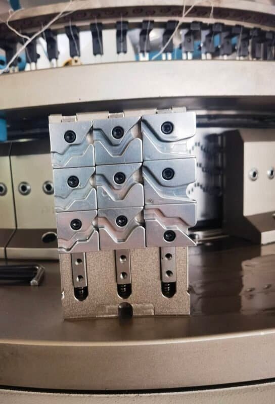 Single knitting machine factory